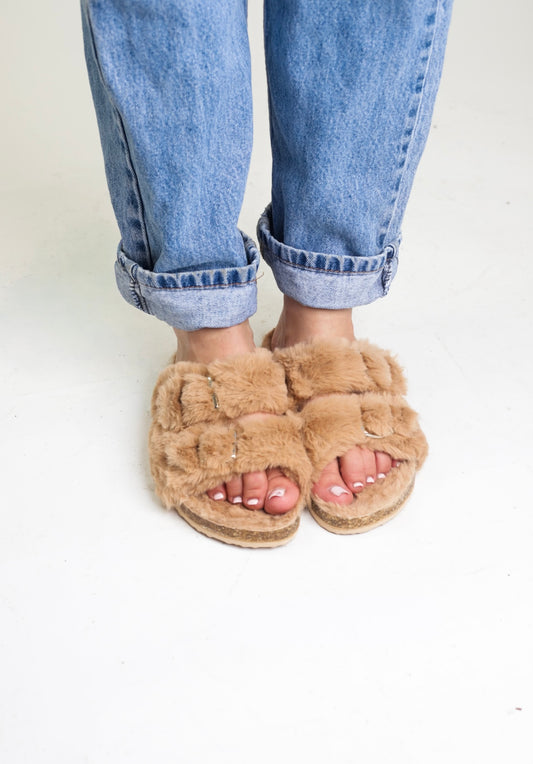 כפכפי פרווה שטוחים – CRESTAR